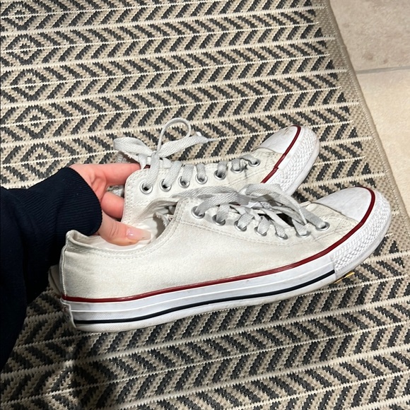 White Low-Top Sneakers with Red Stripe - Picture 1 of 3